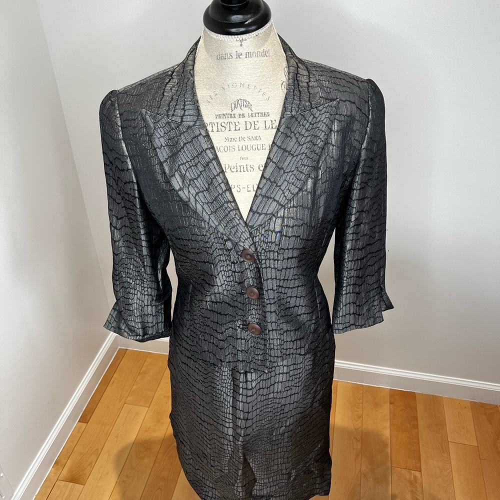 Alberto Makali two piece suit, very good condition.